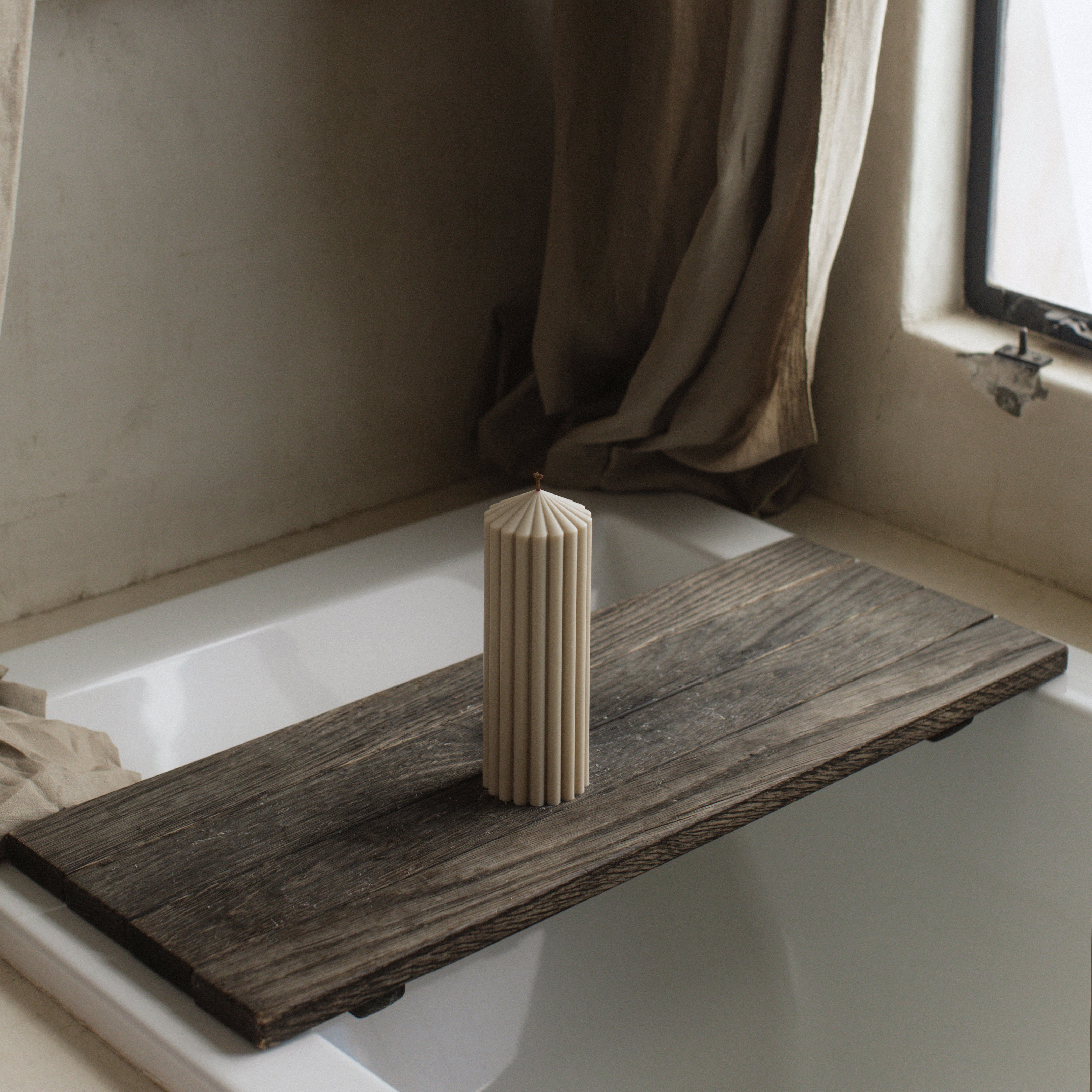 LAWA medium moon gray soy wax peak candle featuring a geometric clean-line design on a Wooden bathtub tray