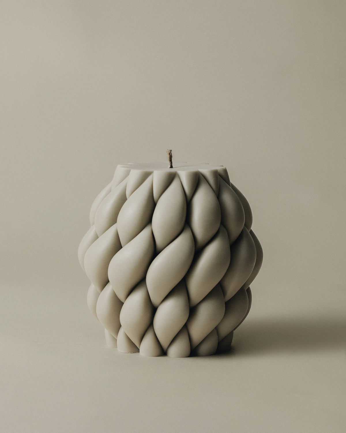 LAWA Candles Knot Ball Candle in Jade soy wax, product photo on a plain background