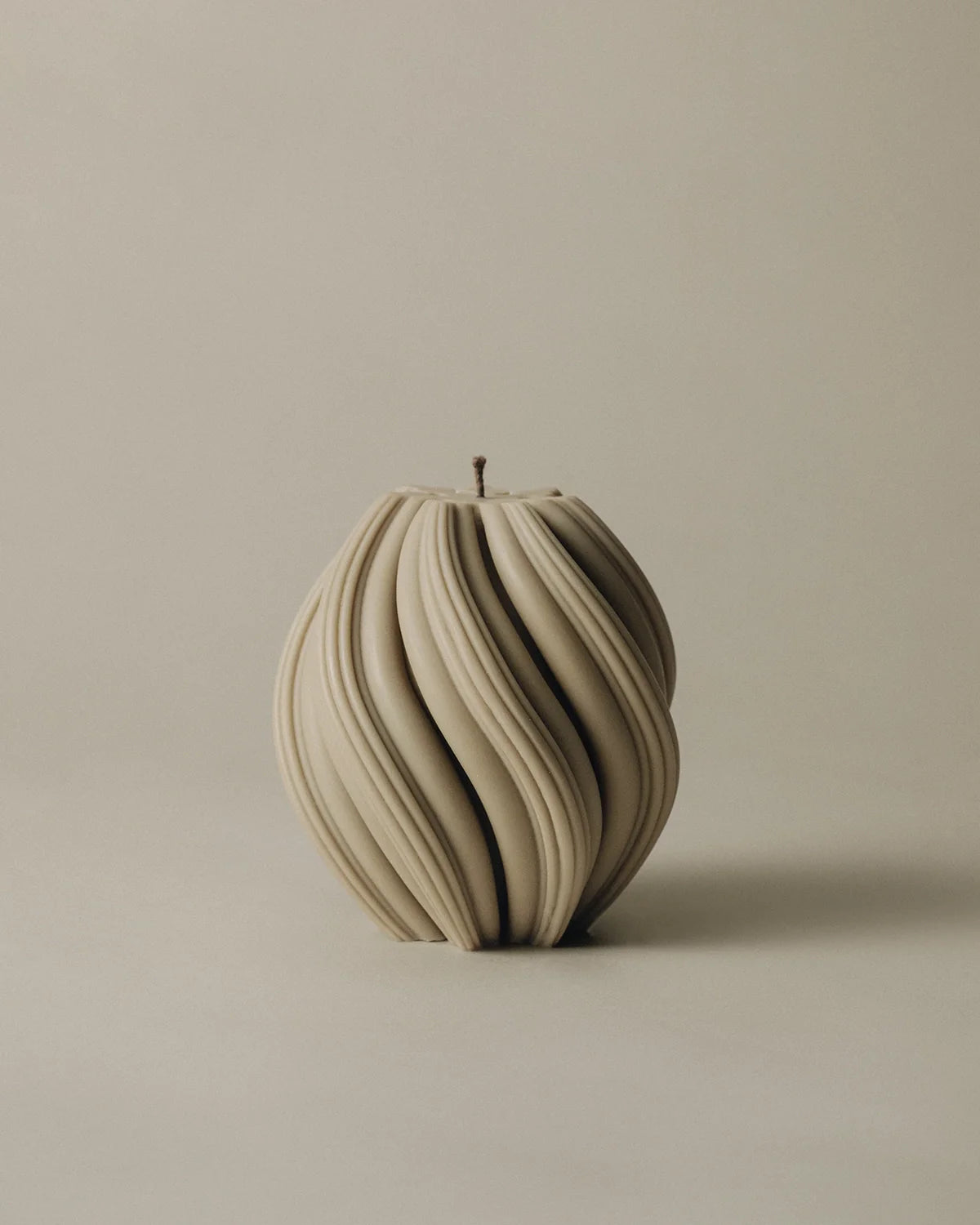 Swirl Candle - Medium - Olive Beige